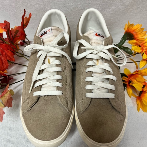 EUC men’s Nike promo tennis shoe in beige suede 11.5 - Picture 4 of 10